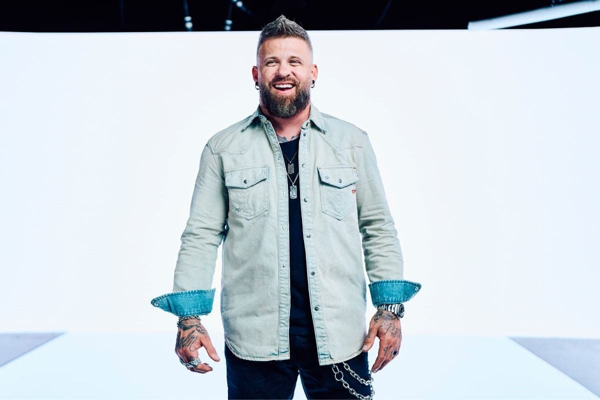 Brantley Gilbert Signs Big Deal: Tattoos Tour Just Got More Exciting!