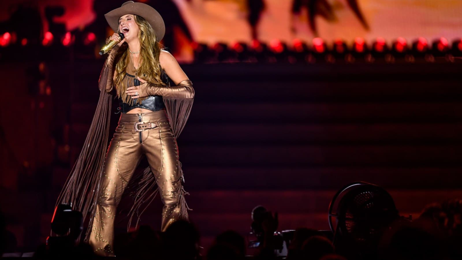 Lainey Wilson’s Wedding Dilemma: Will She Ditch the Bell Bottoms for a Wedding Gown?