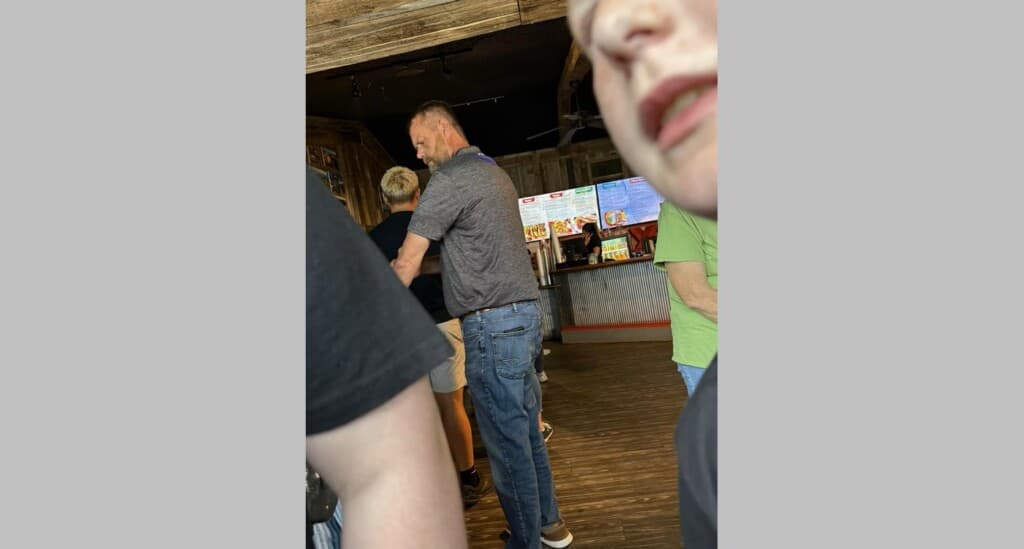 Taco Hero: How a $100 Bill Transformed One Family’s Dinner into a Heartwarming Tale