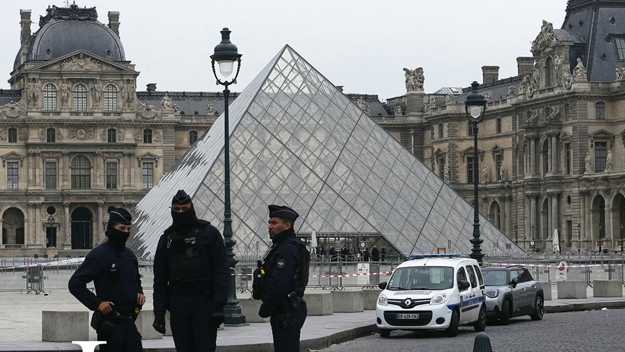 The Louvre Jewel Heist: How Thieves Stole a Piece of History in Seven Minutes!