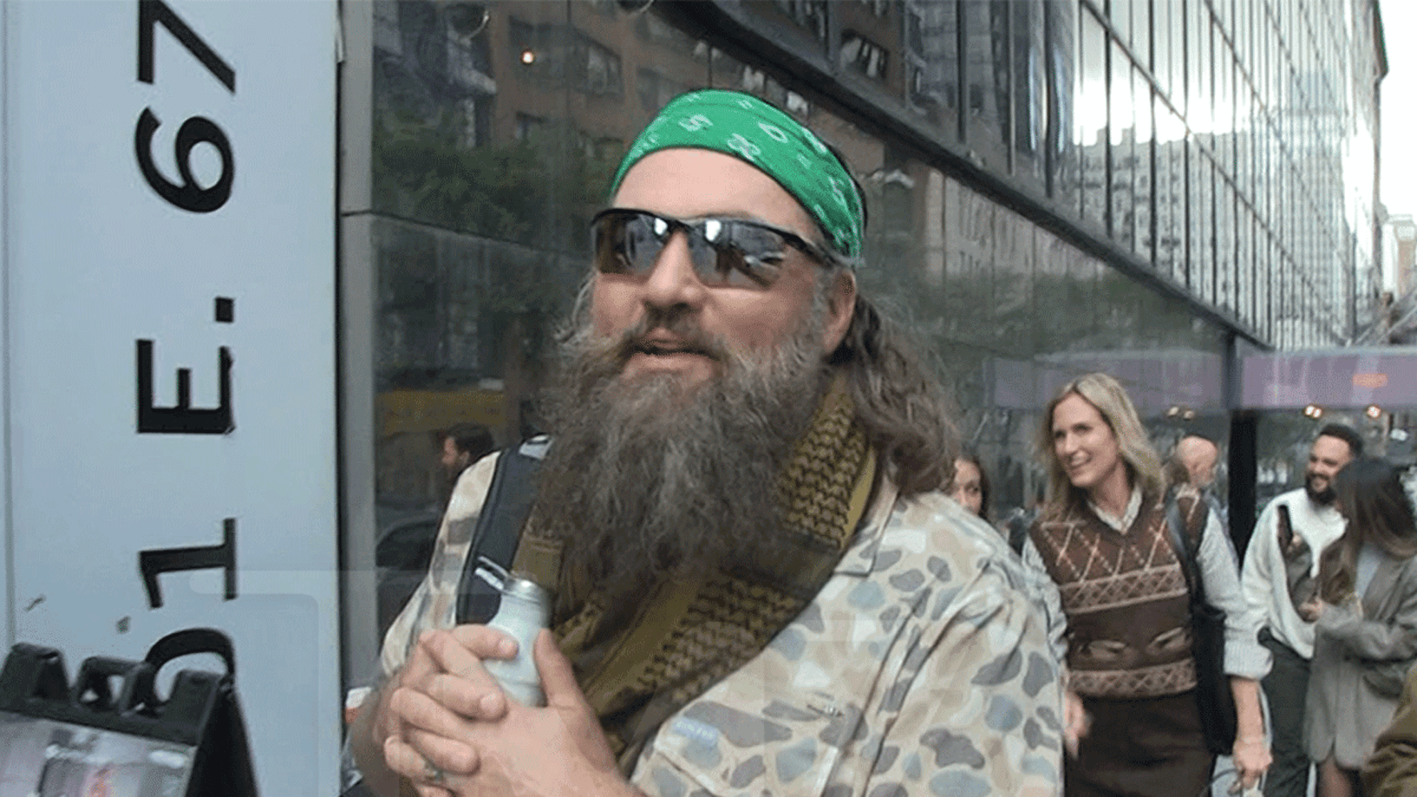 Willie Robertson Films "Duck Dynasty" Without Dad Phil: Is It Candid or Just a Little Bit Awkward?