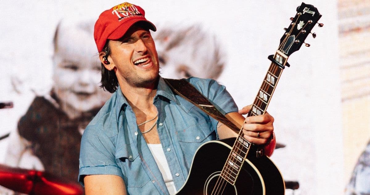 Russell Dickerson Unveils ‘Worth Your Wild’ – The Beach Session That Brought Country to New Heights!