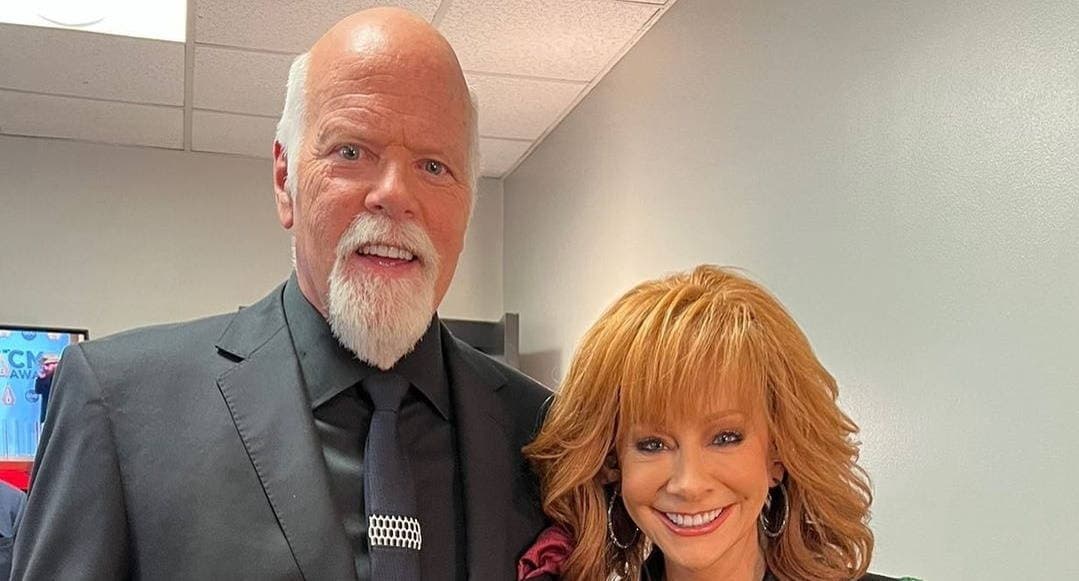 Reba McEntire and Rex Linn: Breaking Wedding Traditions One Comfort-Filled Day at a Time!