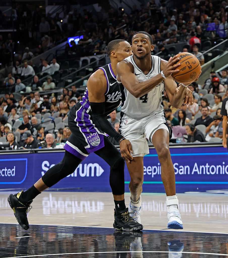 Kings Struggle Again: Spurs Hand Sacramento Their Sixth Straight Loss