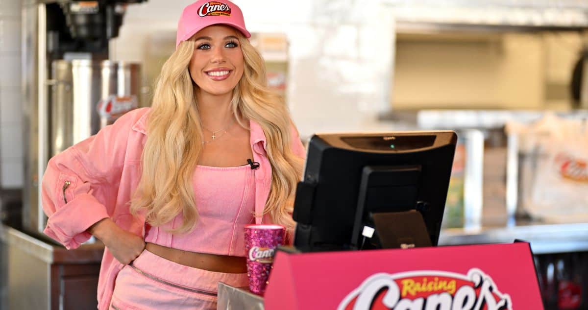 Megan Moroney’s “Cloud 9” Moment: From Drive-Thru to Dream Come True!