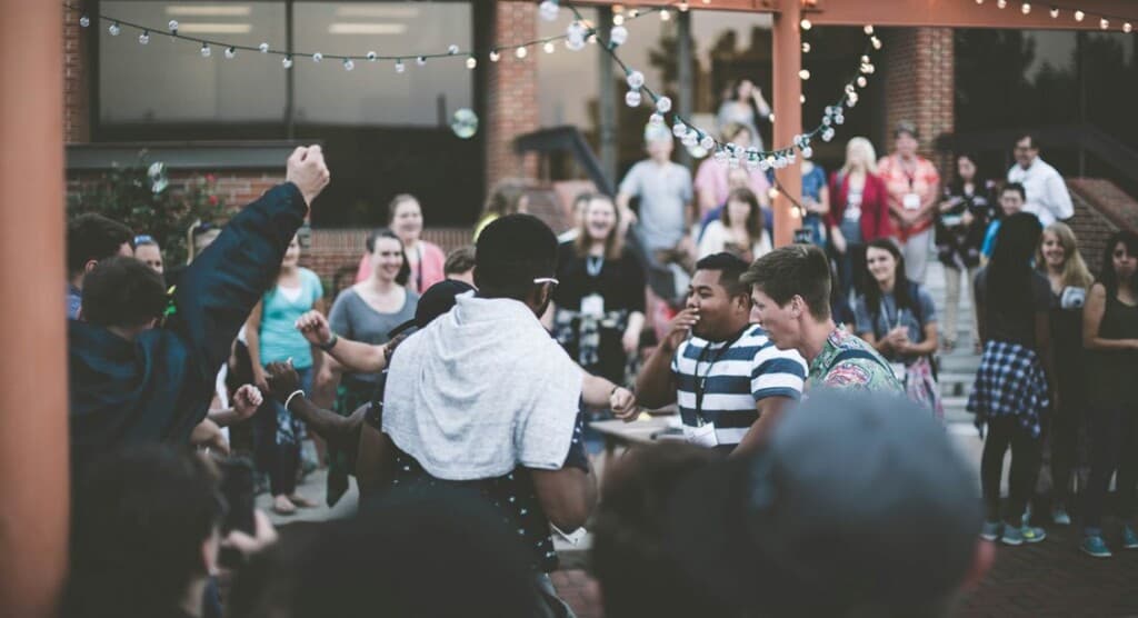 Disconnect to Connect: The Rise of Phone-Free Events You Have to Experience!