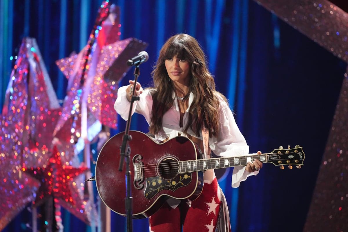 Ella Langley Shines Bright at the CMA Awards with Fiery Performance and Historic Wins!