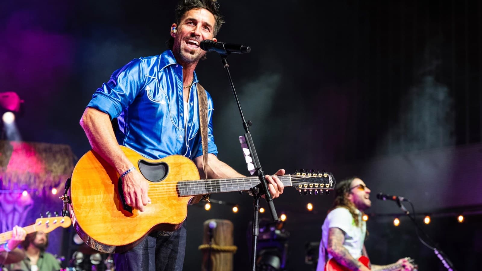 When Flip-Flops Meet Fame: Jake Owen Remembers a One-of-a-Kind Jimmy Buffett Moment