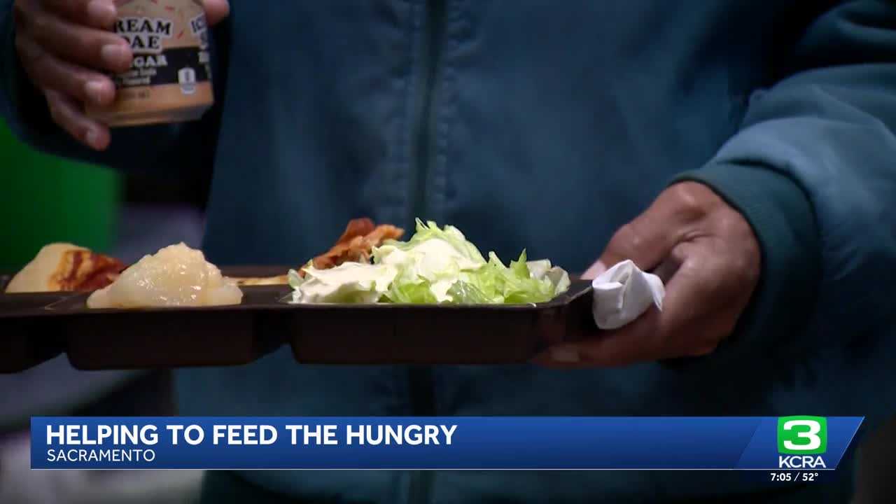 Help Needed: Sacrificing Pies for a Thanksgiving Feast!