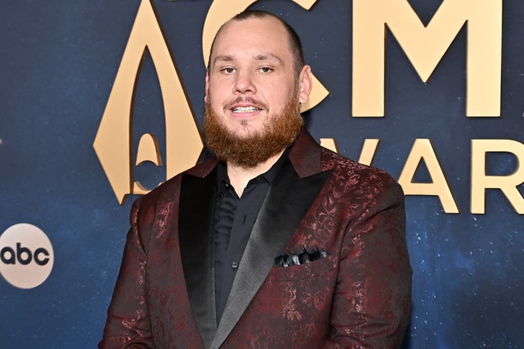 Luke Combs Dreams Big: Super Bowl Halftime Show or Carolina Panthers Victory?