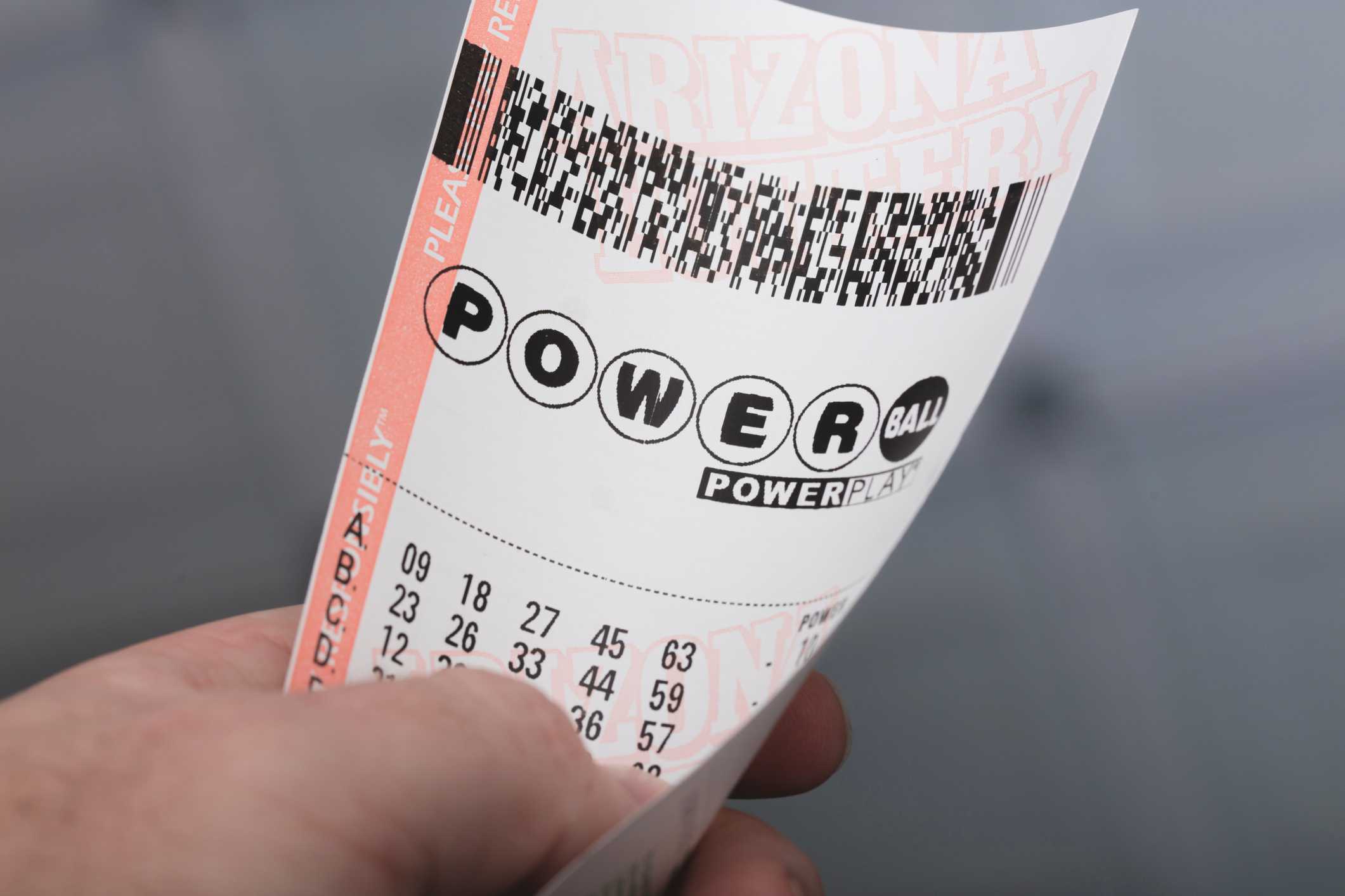 Powerball Surprise: Salinas Grocery Store Sells $708K Winning Ticket!